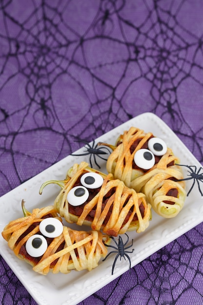 The 11 Most Popular Snacks from Around the World: A Global Taste Adventure